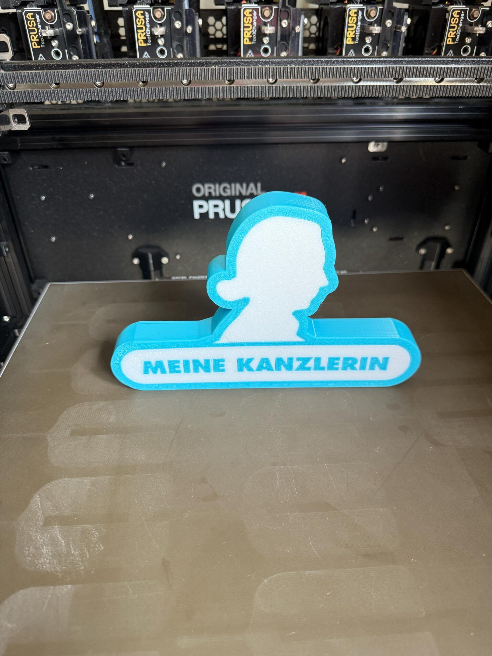 Leuchtkasten „Meine Kanzlerin“ – Alice Weidel Silhouette | 3D-gedruckte Lightbox | Politisches Statement | Satire - Leuchtkasten - AfD Lampe – Bild 5